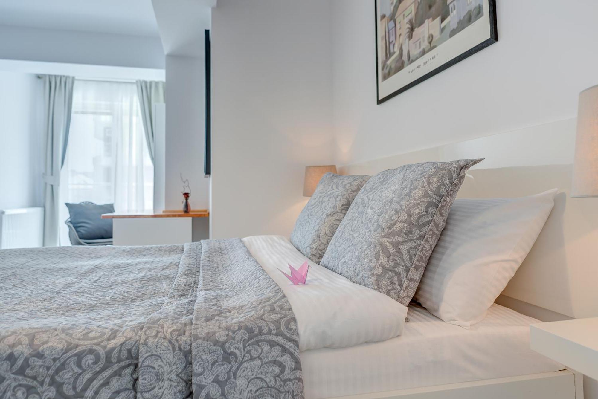 Bucharest Airport Suites & Villas オトペニ エクステリア 写真