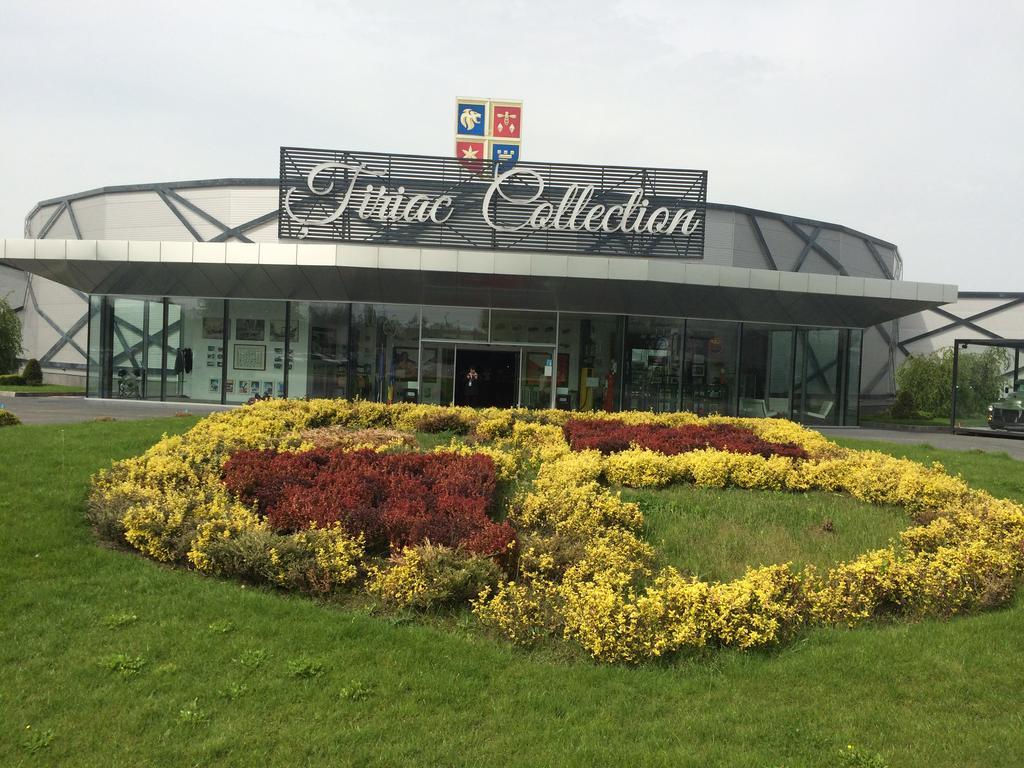 Bucharest Airport Suites & Villas オトペニ エクステリア 写真