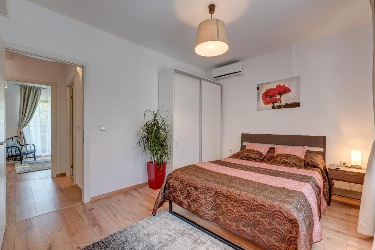 Bucharest Airport Suites & Villas オトペニ エクステリア 写真