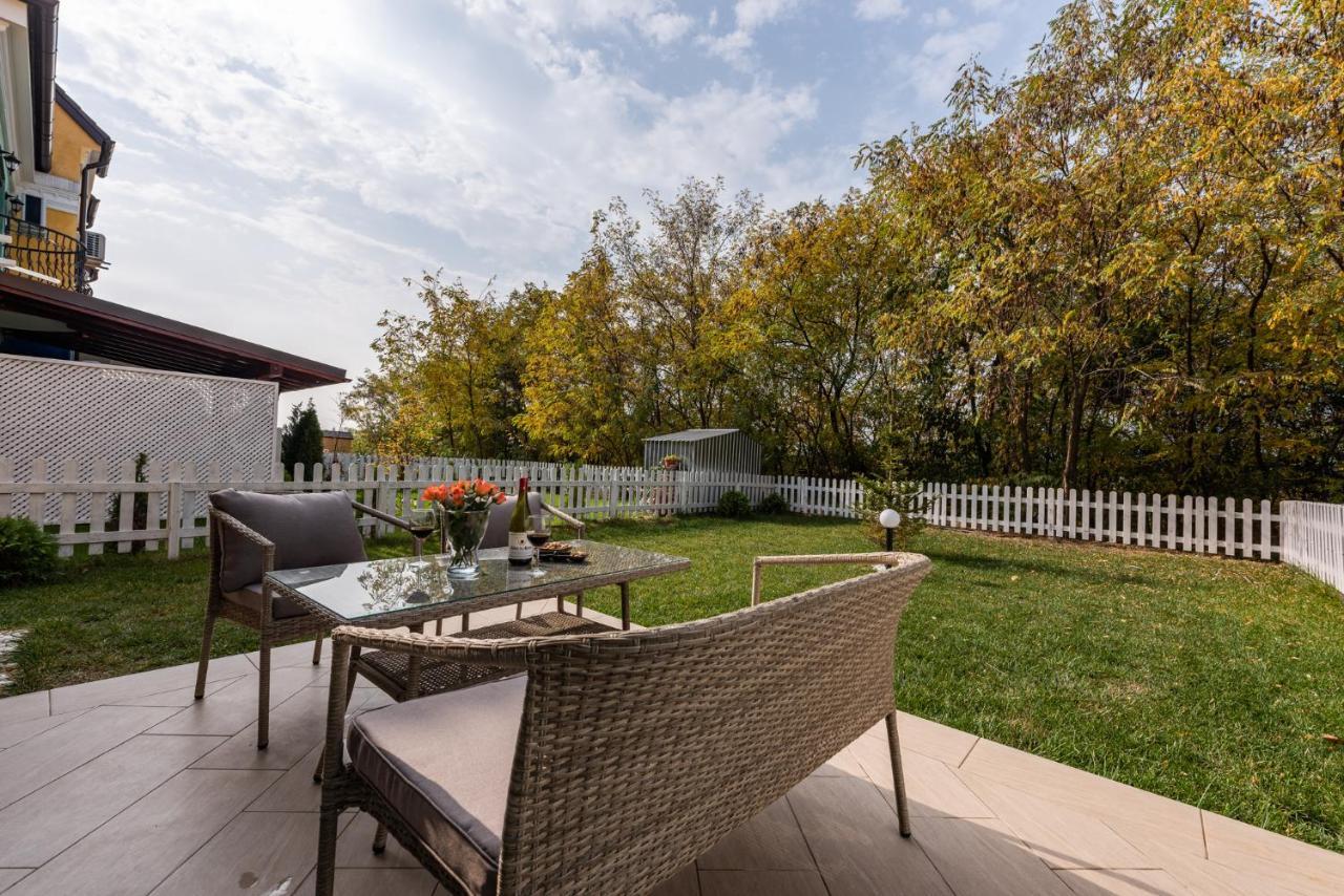 Bucharest Airport Suites & Villas オトペニ エクステリア 写真