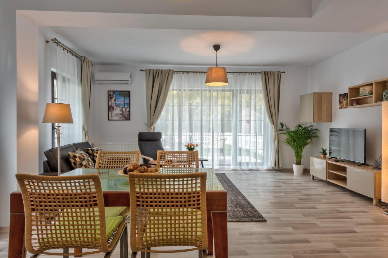 Bucharest Airport Suites & Villas オトペニ エクステリア 写真